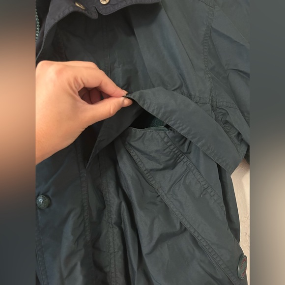 SOLD. Oversized winter jacket. Perfect for cold and rainy weather. - Picture 11 of 14